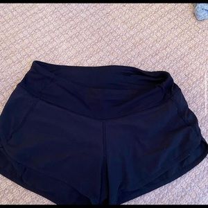 black lululemon shorts
